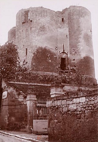 Les tours d'Ambleny vers 1902