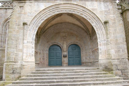 Entrez dans l'église de Saint Ronan...