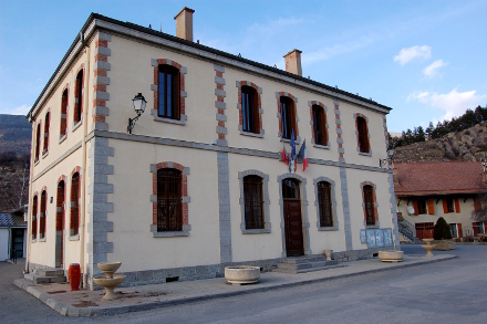 La mairie de <strong>La Roche-des-Arnauds</strong>
