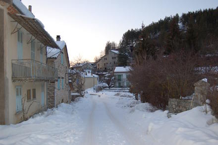 Le village sous la neige