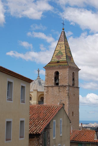 Ciel bleu et belle toiture...