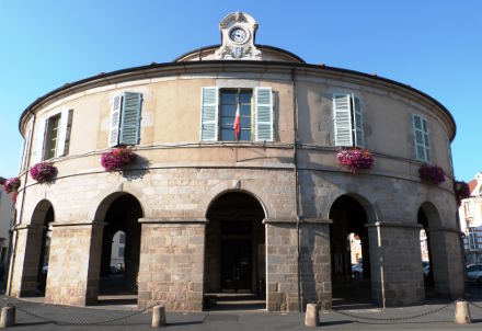 La ronde mairie vous accueille à <strong>Ambert</strong>