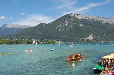 Vue sur le lac d'<strong>Annecy</strong>...