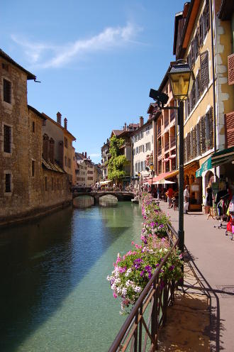 Le long du Théou, à <strong>Annecy</strong>