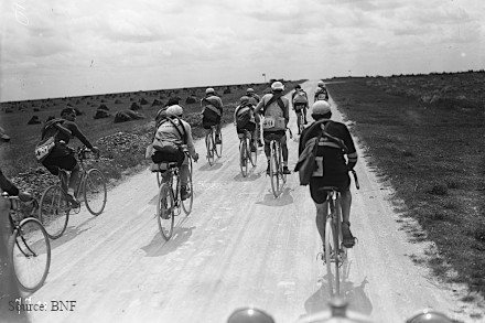 6 août 1922: le peloton Paris-Bourges arrive à Artenay