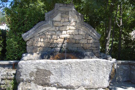 Fontaine à Aspres...