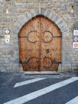 Vous entrerez bien au château ?