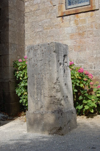 Le monument à mort a aussi souffert de la guerre WW2