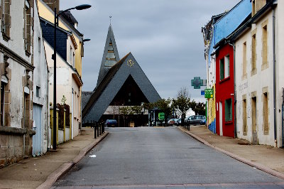 arrivant au village