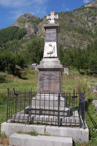 Le monument aux morts de <strong>Champoléon</strong>