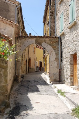 L'entrée d'un charmant petit village