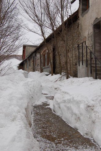 Il manie la pelle à neige...