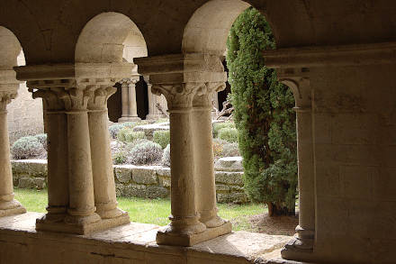 Le Cloître