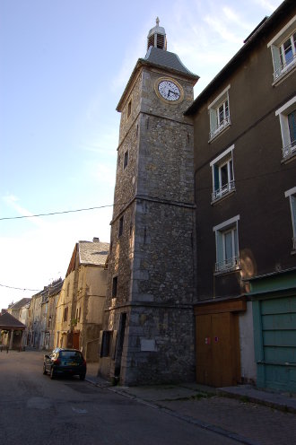 Le Beffroi; centre du bourg.