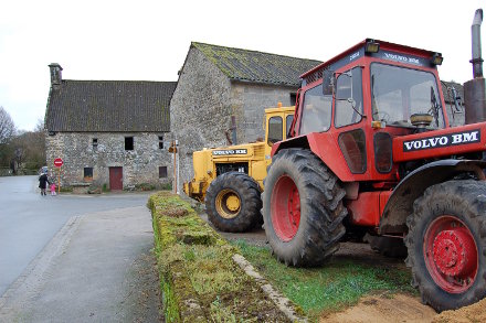 gros tracteurs et vieilles demeures...