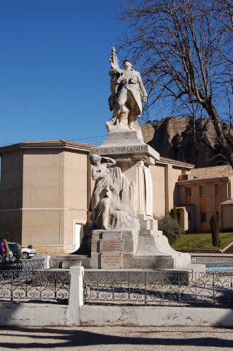 Le monument aux morts des Mées