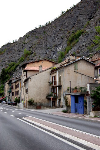 Un village en bord de route