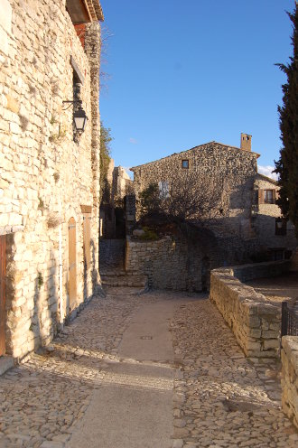 Balade au village de Lurs