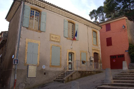 La mairie de Mézel...