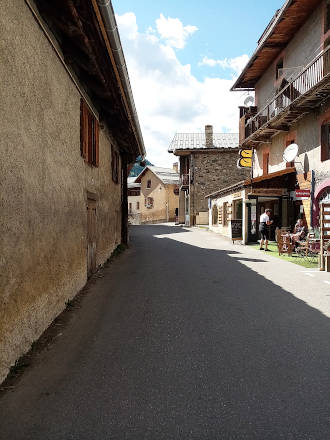 Par les ruelles de Molines