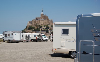 Avant le Mont, le parking...