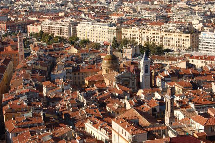 Vieux Nice et toits de tuiles