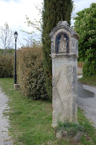 Oratoire et lampadaire...