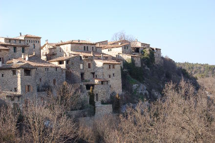 Village et forteresse naturelle...