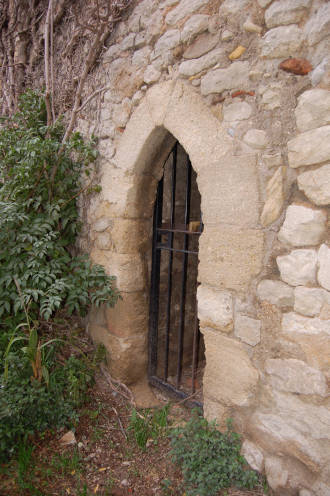 Petite porte et grand château