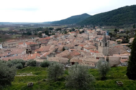 Tuiles et ciel couvert à Peyruis