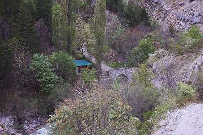 Descendant vers les gorges