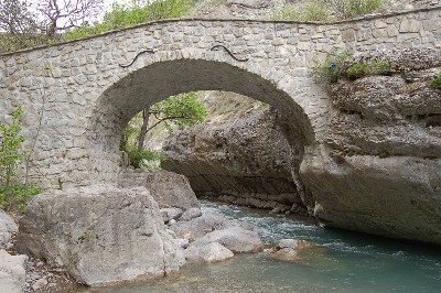 Enjambant le petit Buëch