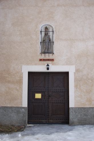 Le porche de l'église Saint Marcellin