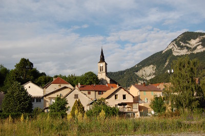 Le village au soleil couchant