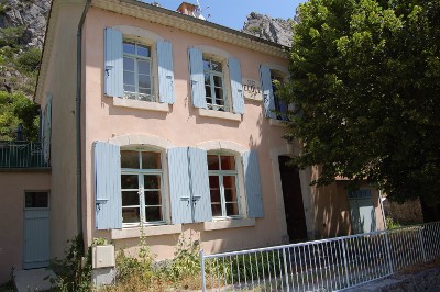 Petit village et petite école