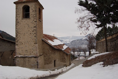 Près de l'église, ça glisse...