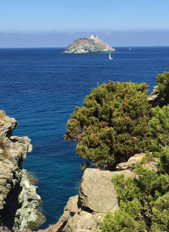 Phare, mer et falaises...