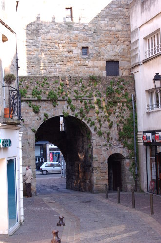 La porte médiévale - Place Gambetta