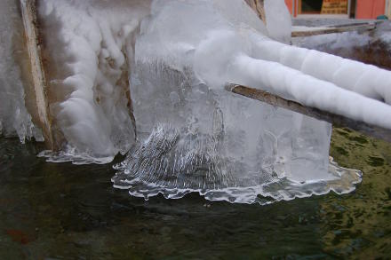 La fontaine était gelée...