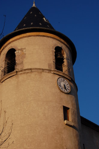 Le château de la Villette et la tour de l'horloge.