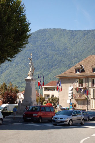 Au pied du château